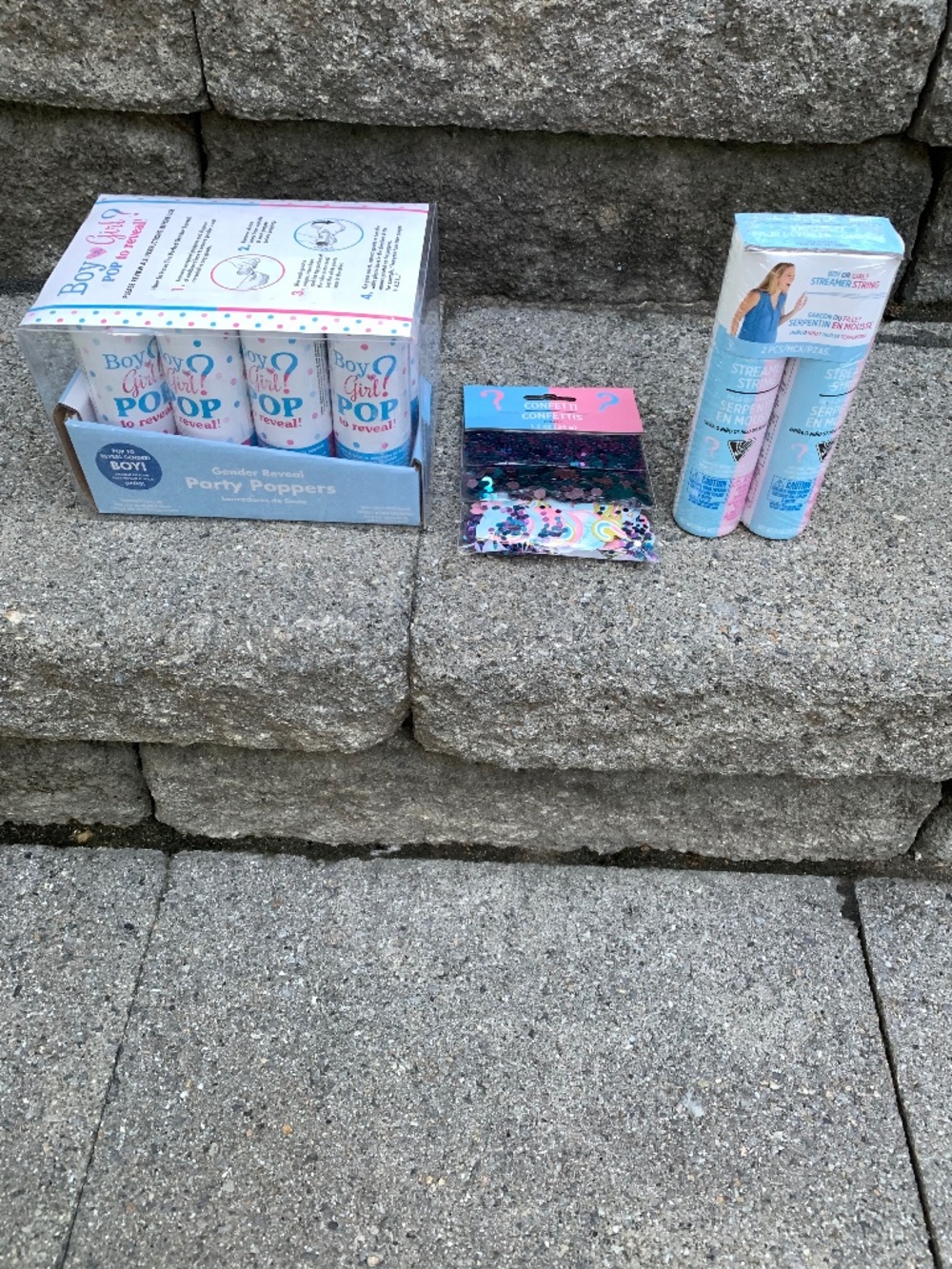 Boy Gender Reveal Bundle!: Blue confetti poppers, blue streamer string, confetti